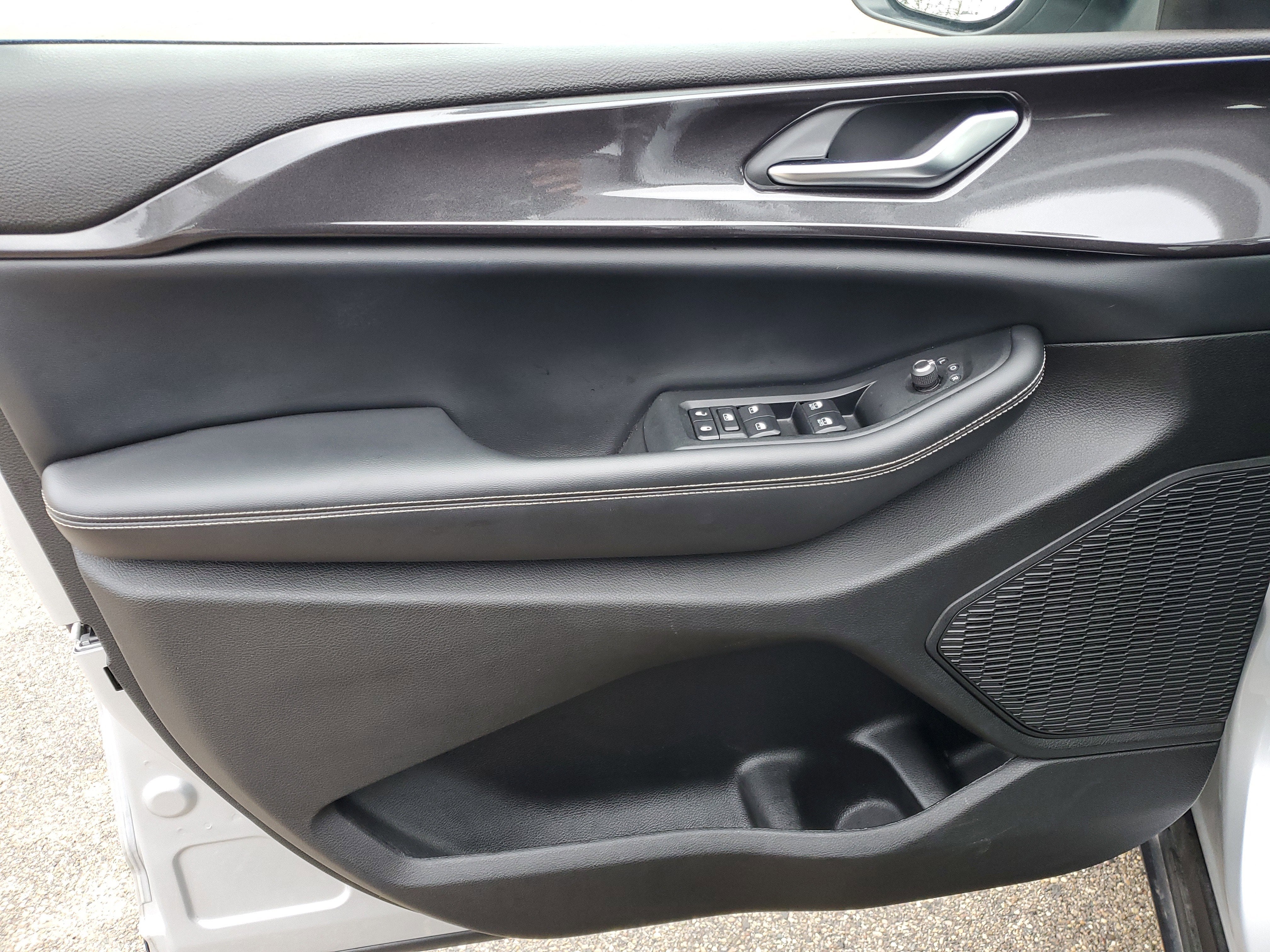 2023 Jeep Grand Cherokee L Laredo 4x4