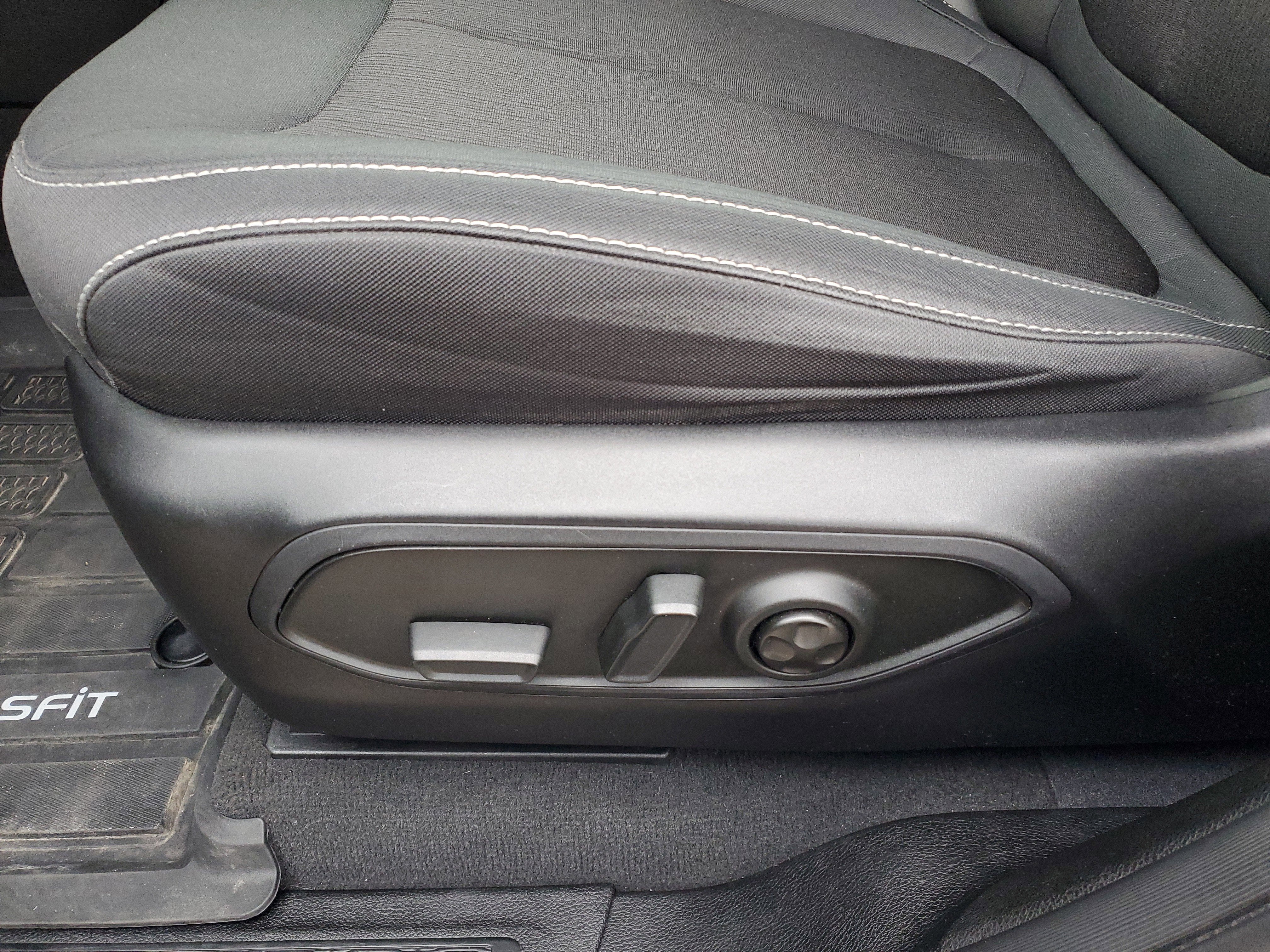 2023 Jeep Grand Cherokee L Laredo 4x4