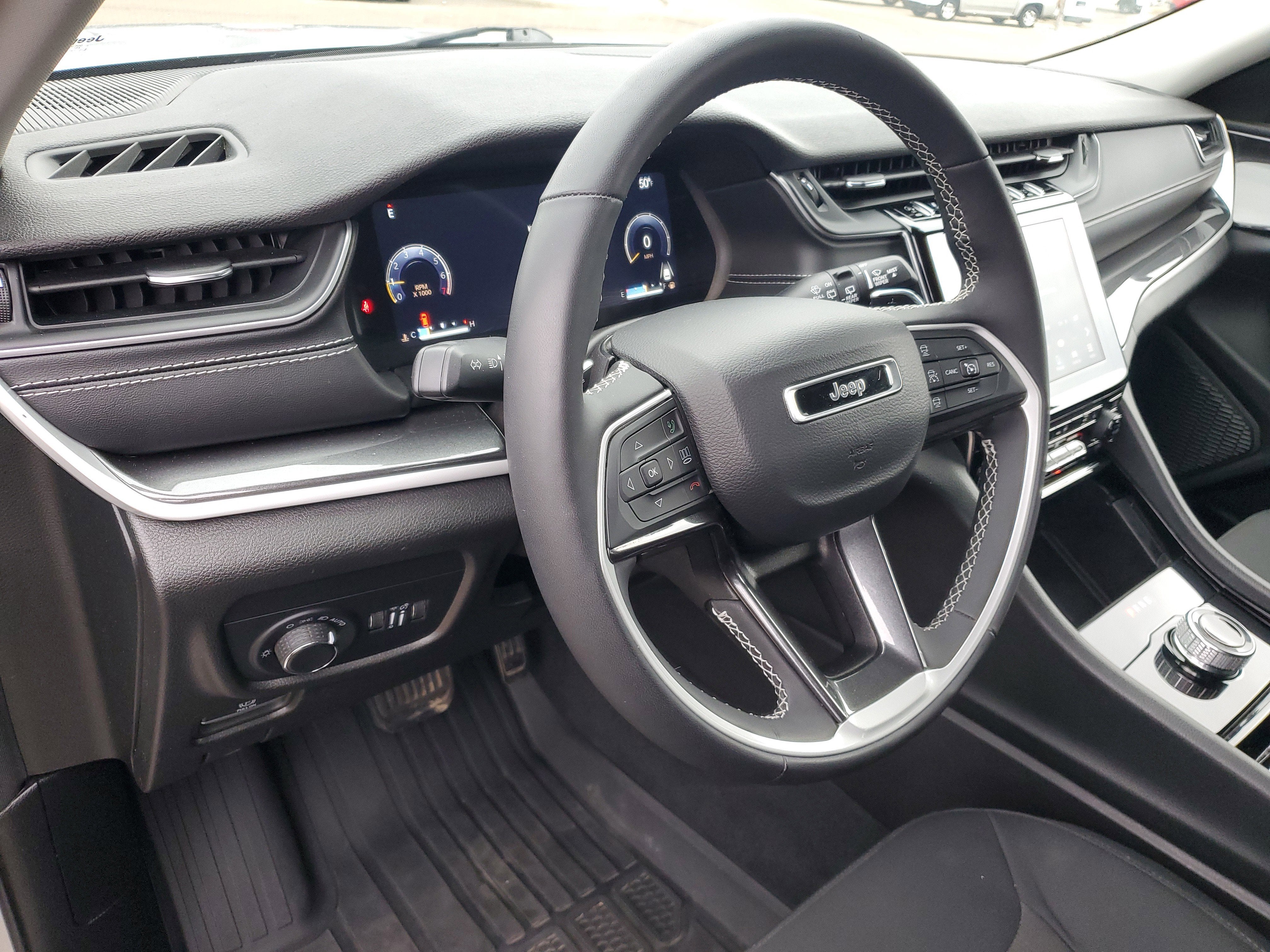 2023 Jeep Grand Cherokee L Laredo 4x4