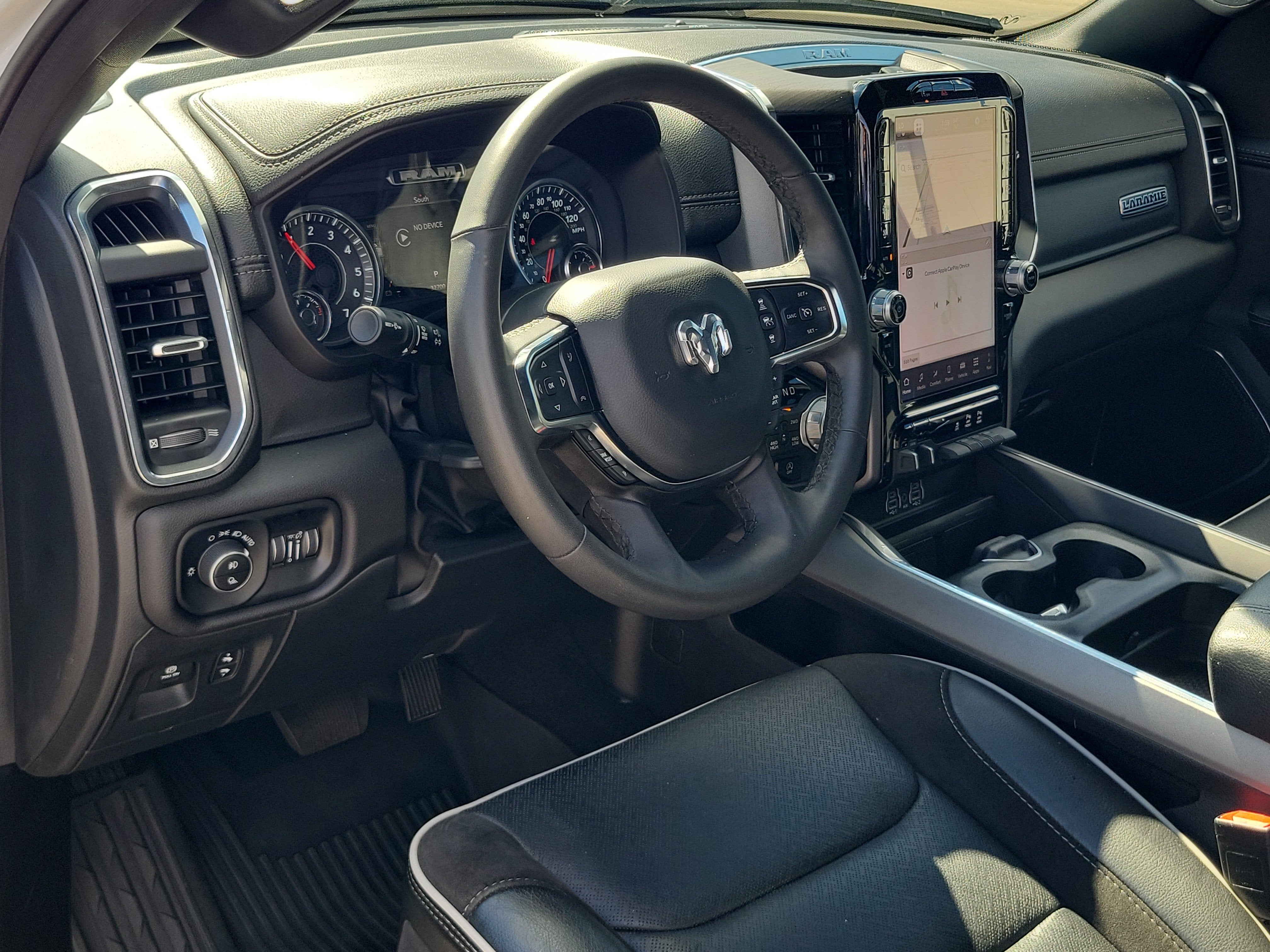 2025 RAM 1500 Laramie Crew Cab 4x4 5'7" Box