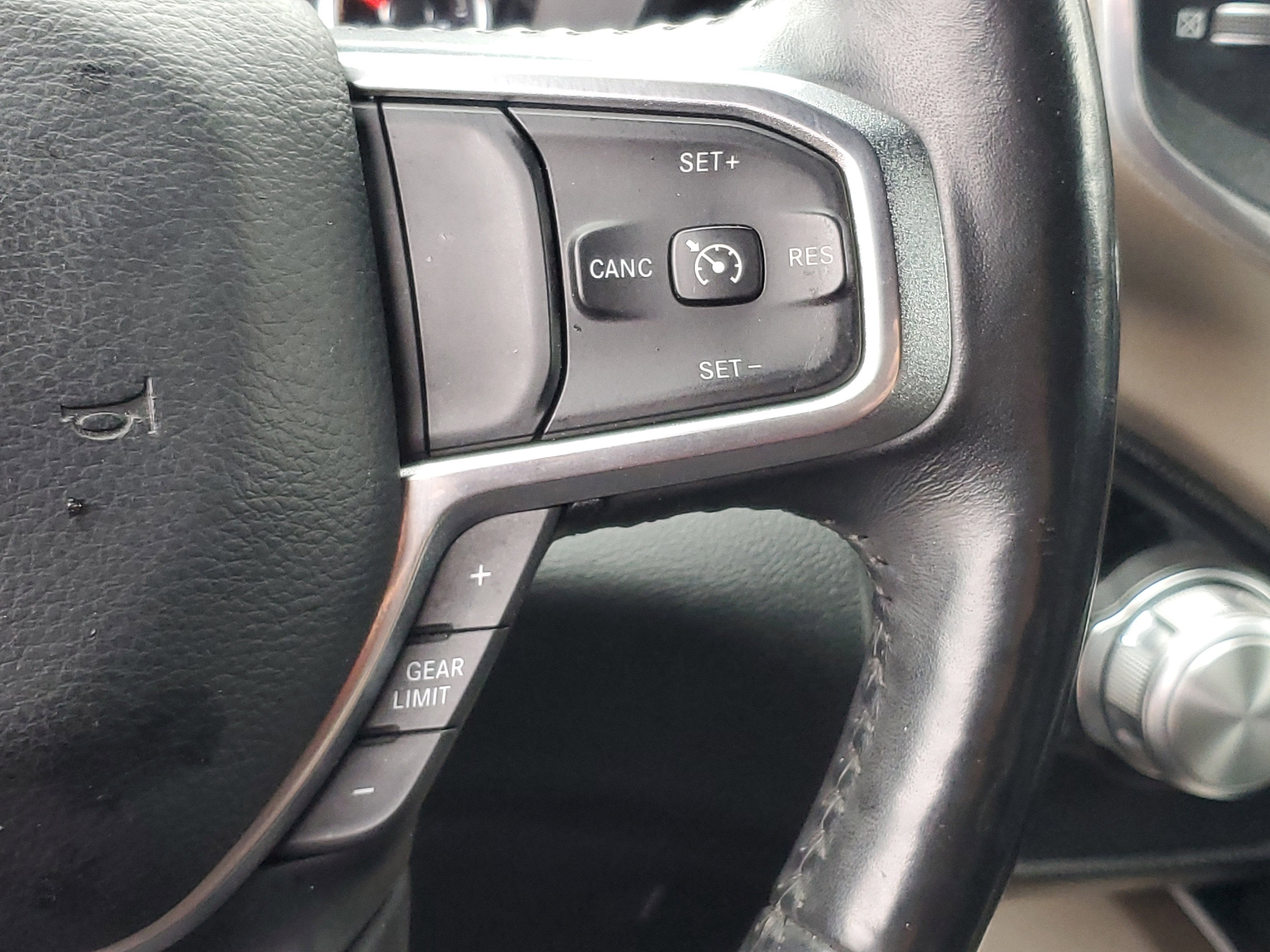 2019 RAM 1500 Laramie Crew Cab 4x4 5'7" Box