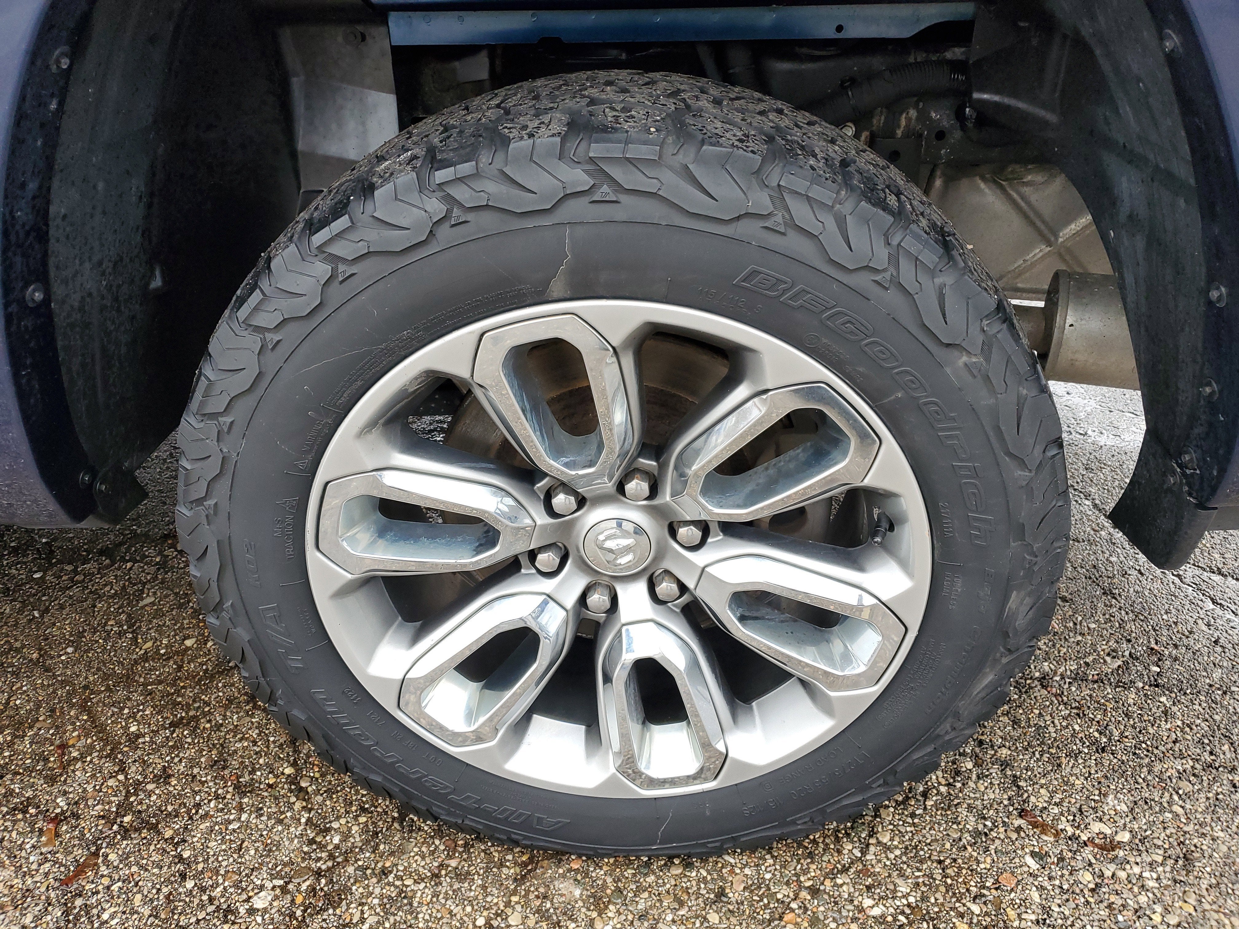 2019 RAM 1500 Laramie Crew Cab 4x4 5'7" Box