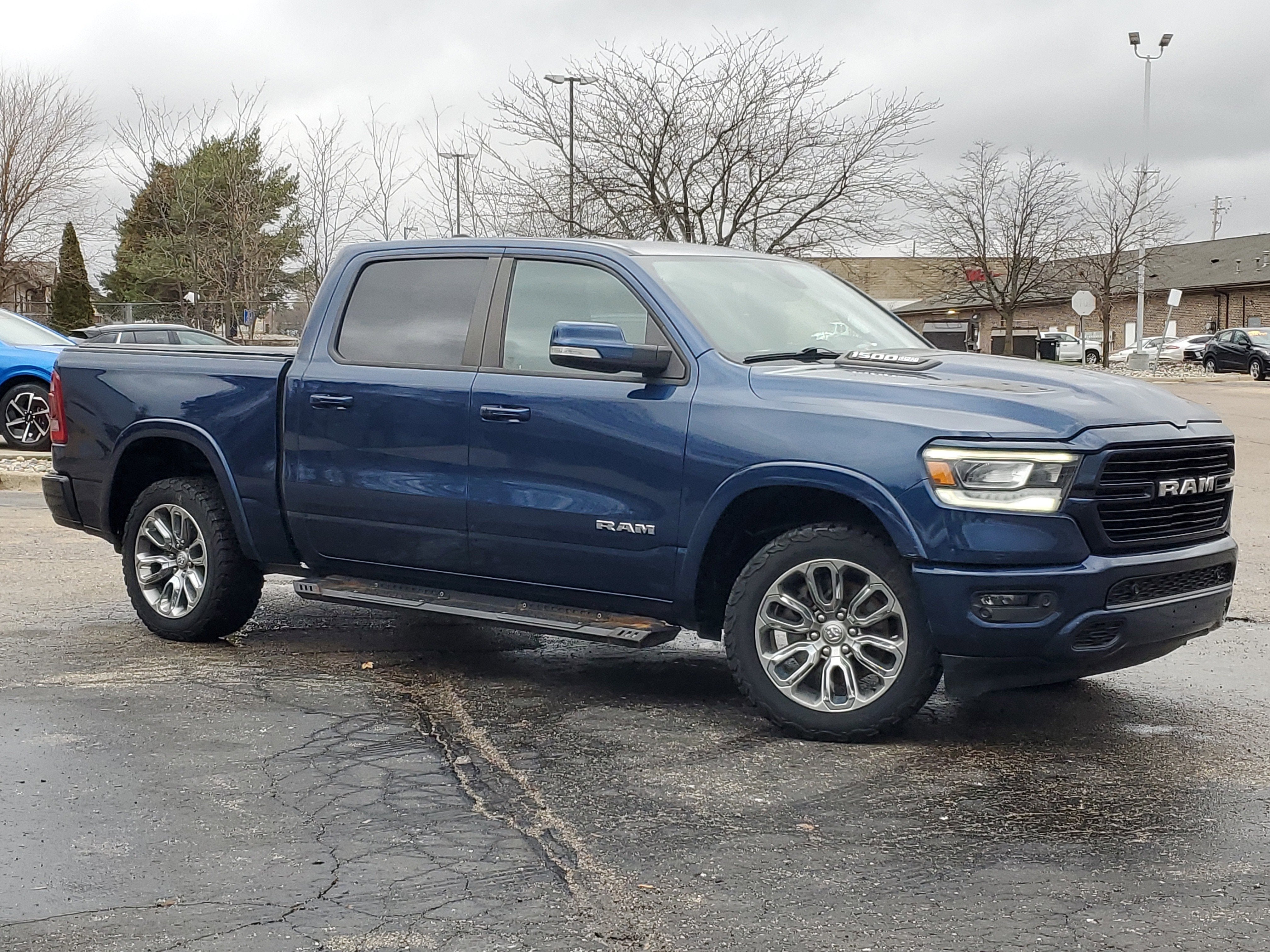 2019 RAM 1500 Laramie Crew Cab 4x4 5'7" Box