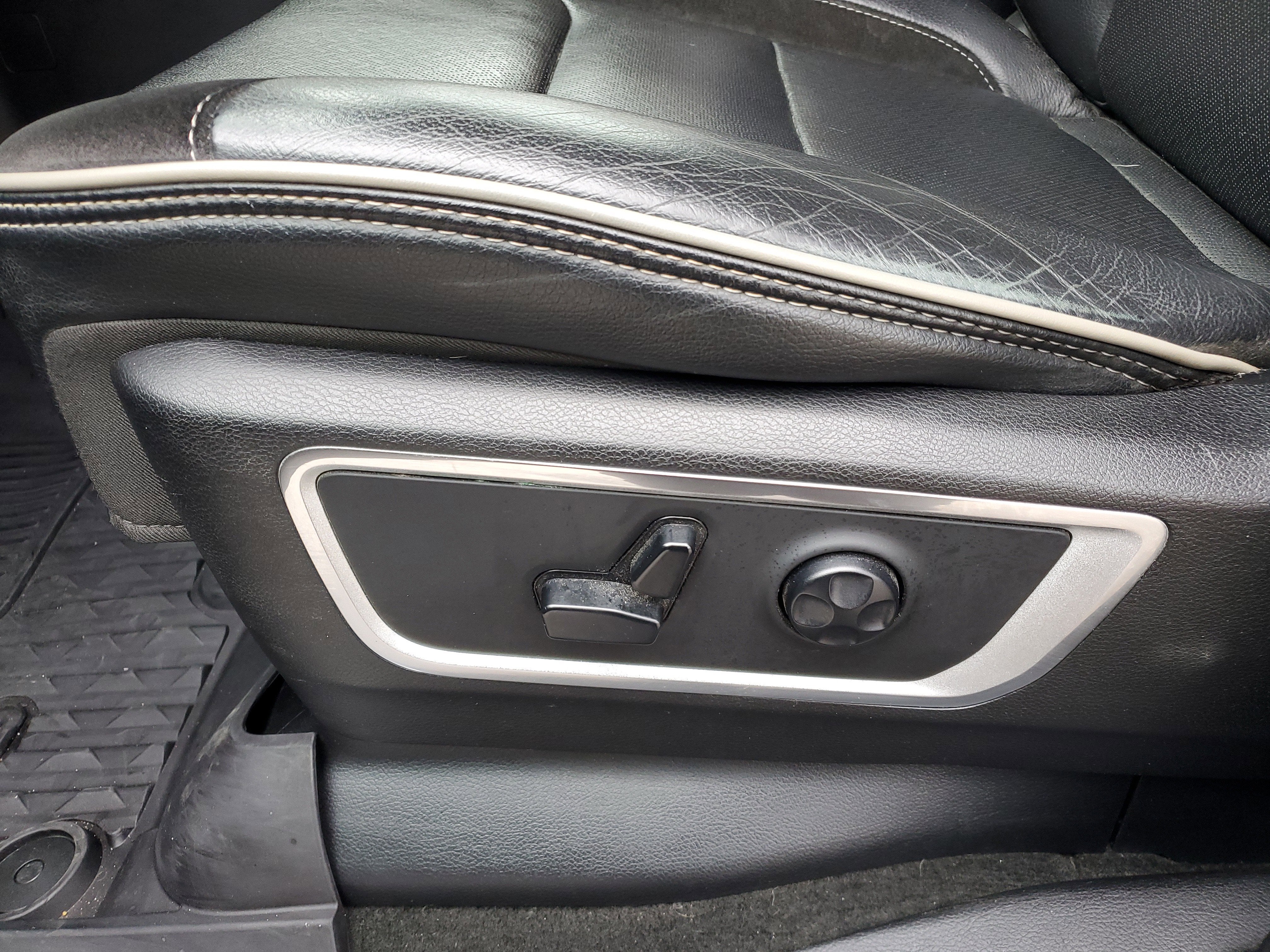 2019 RAM 1500 Laramie Crew Cab 4x4 5'7" Box