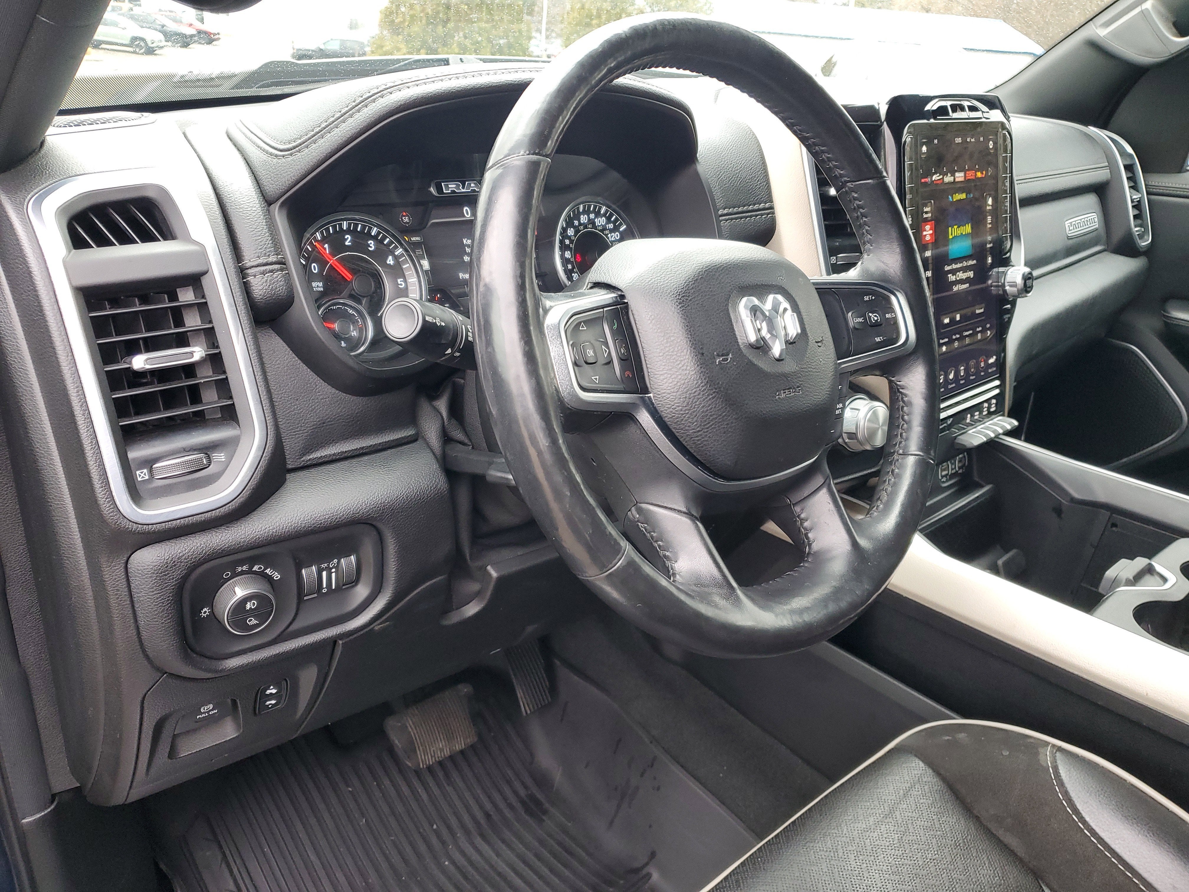 2019 RAM 1500 Laramie Crew Cab 4x4 5'7" Box