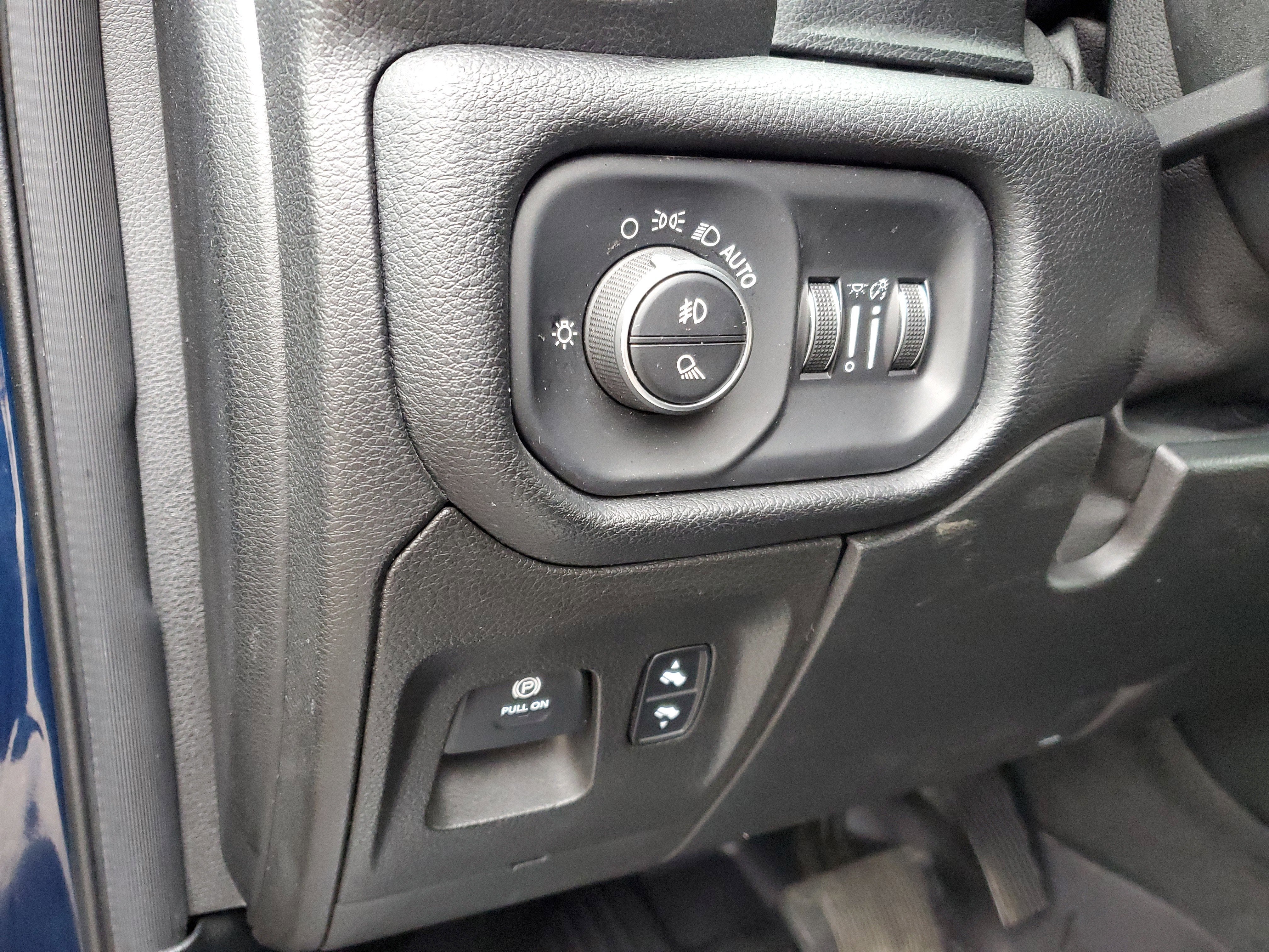 2019 RAM 1500 Laramie Crew Cab 4x4 5'7" Box