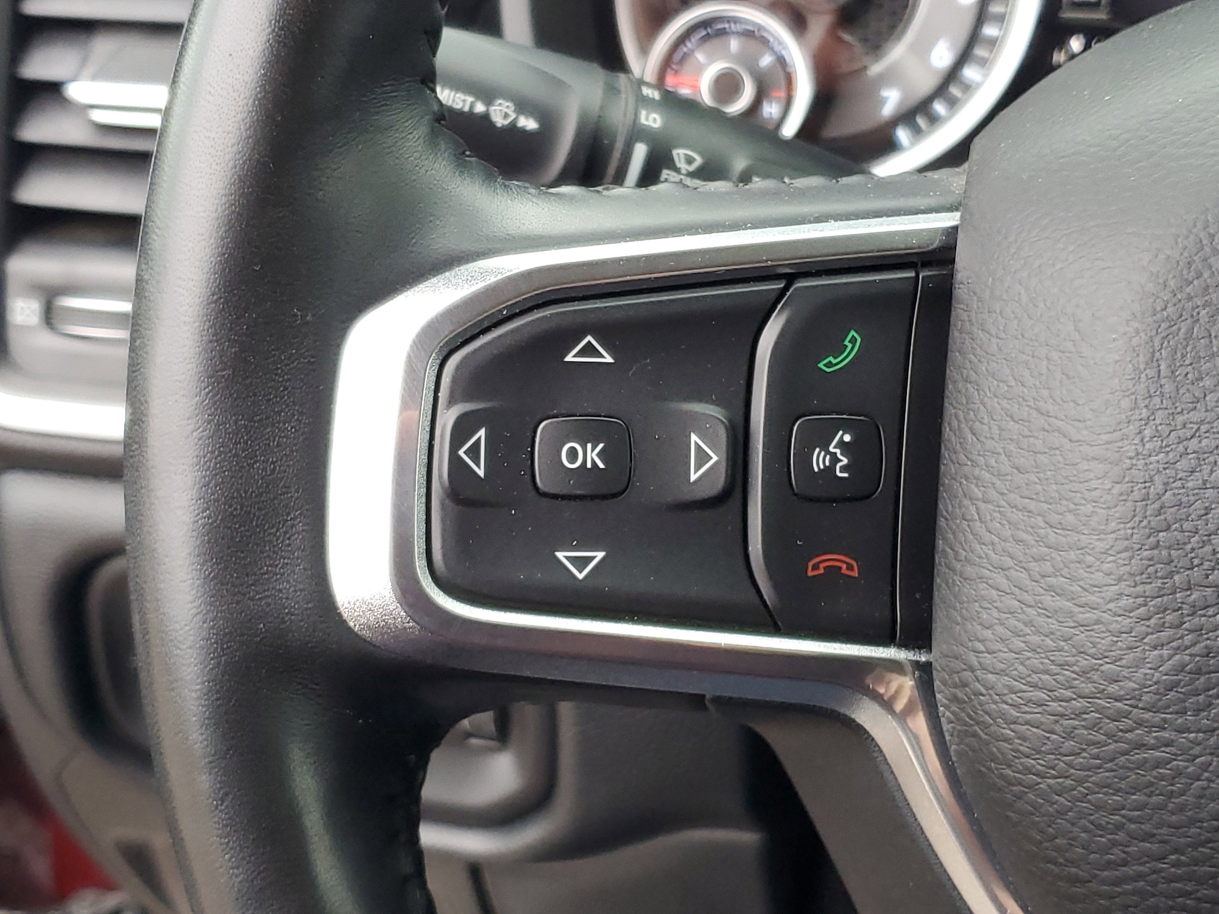 2020 RAM 1500 Laramie Crew Cab 4x4 5'7" Box