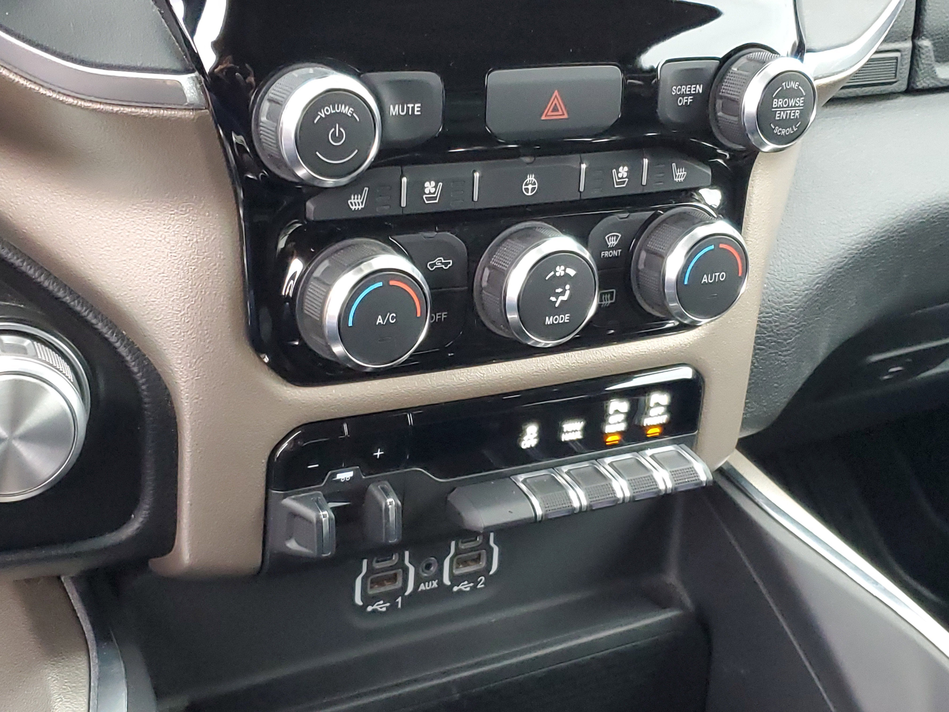 2020 RAM 1500 Laramie Crew Cab 4x4 5'7" Box