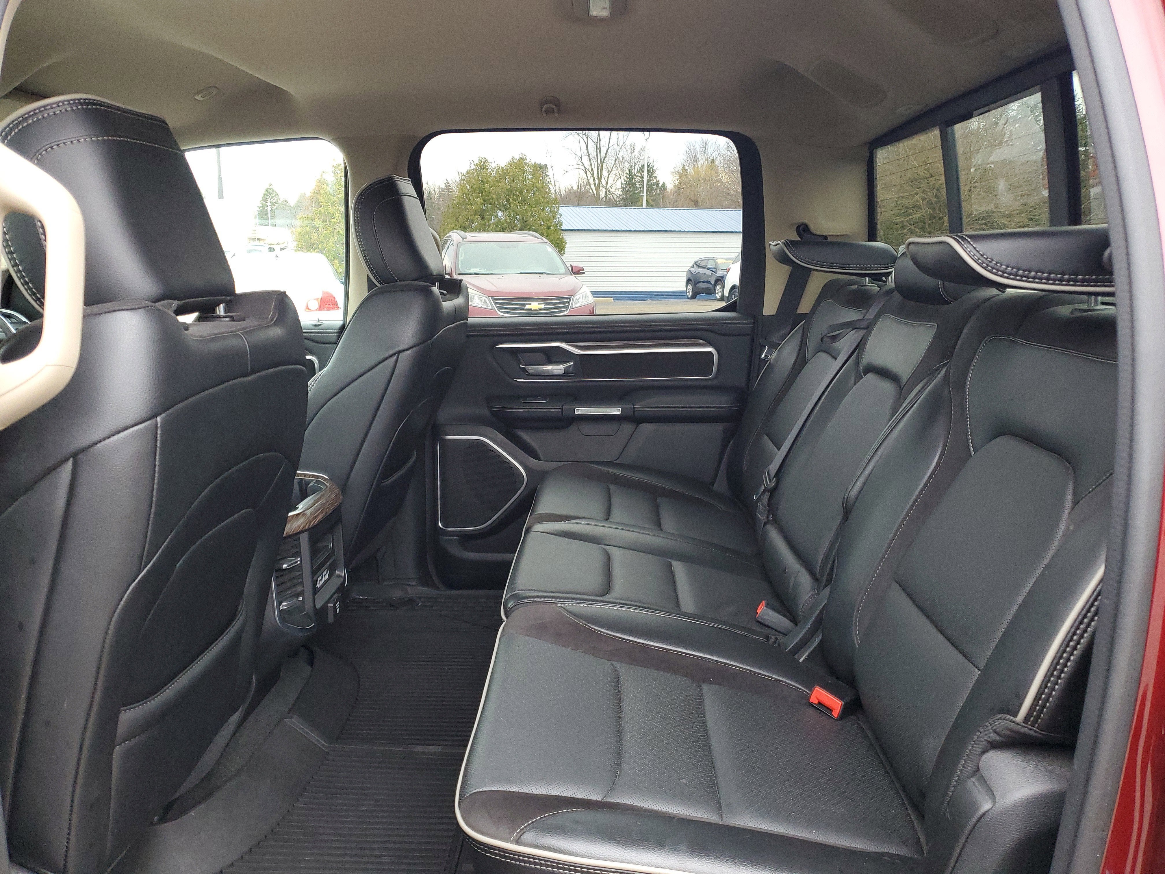 2020 RAM 1500 Laramie Crew Cab 4x4 5'7" Box