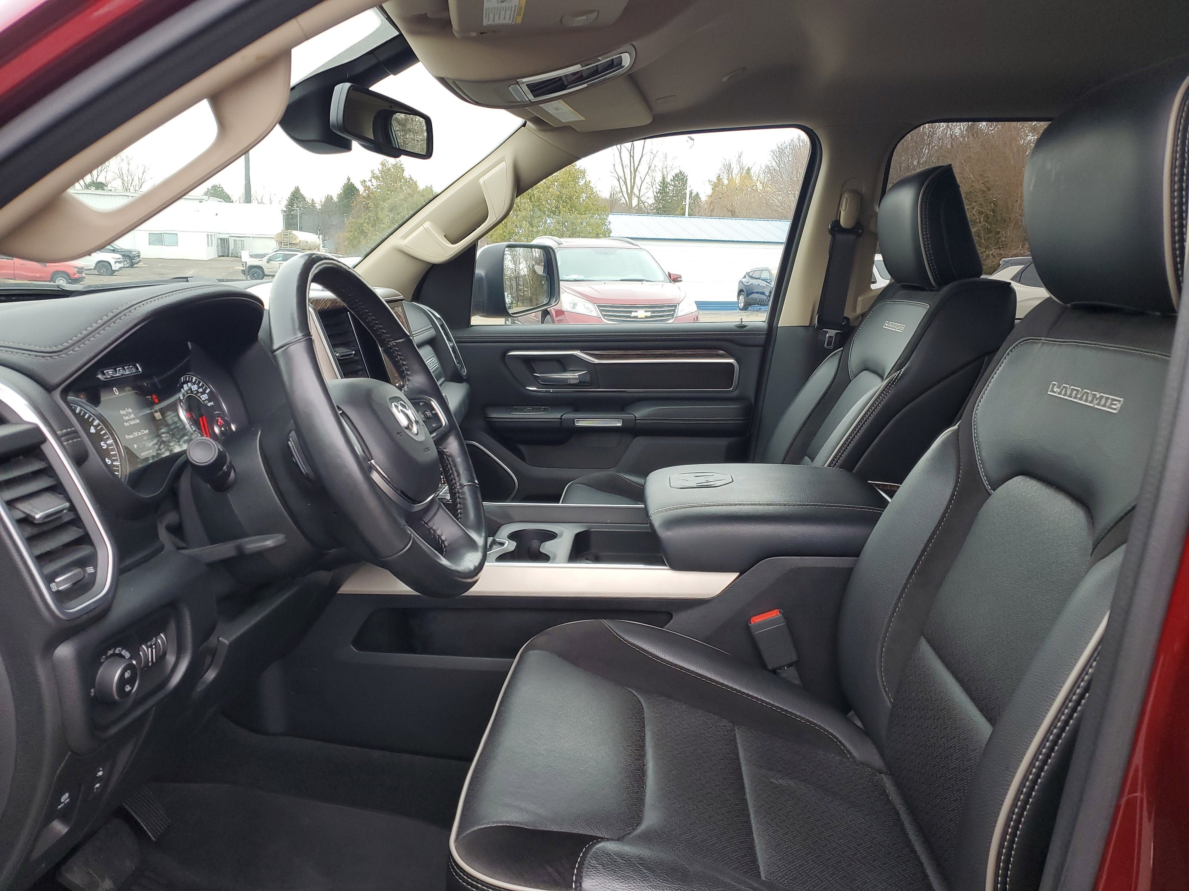 2020 RAM 1500 Laramie Crew Cab 4x4 5'7" Box