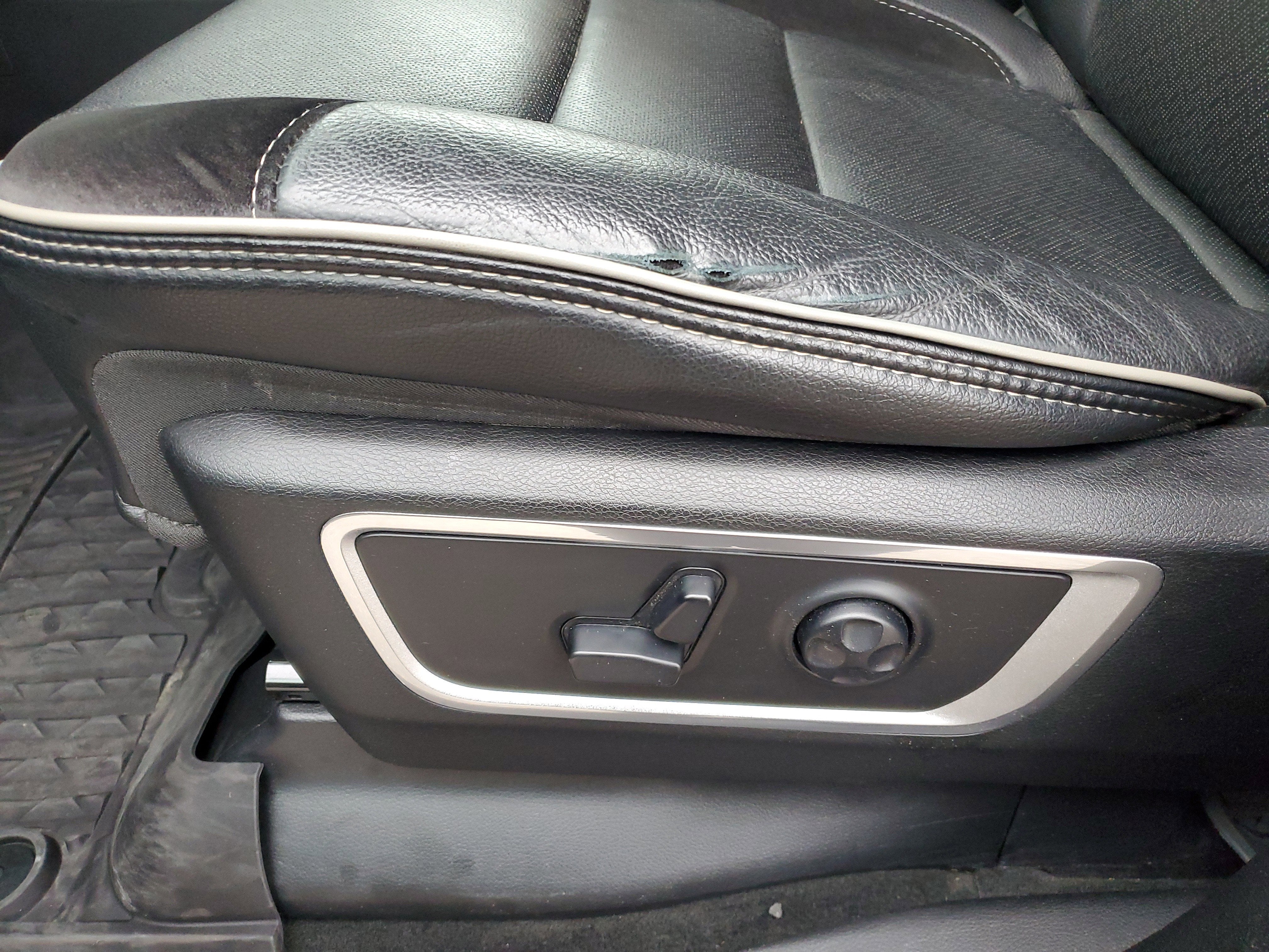 2020 RAM 1500 Laramie Crew Cab 4x4 5'7" Box