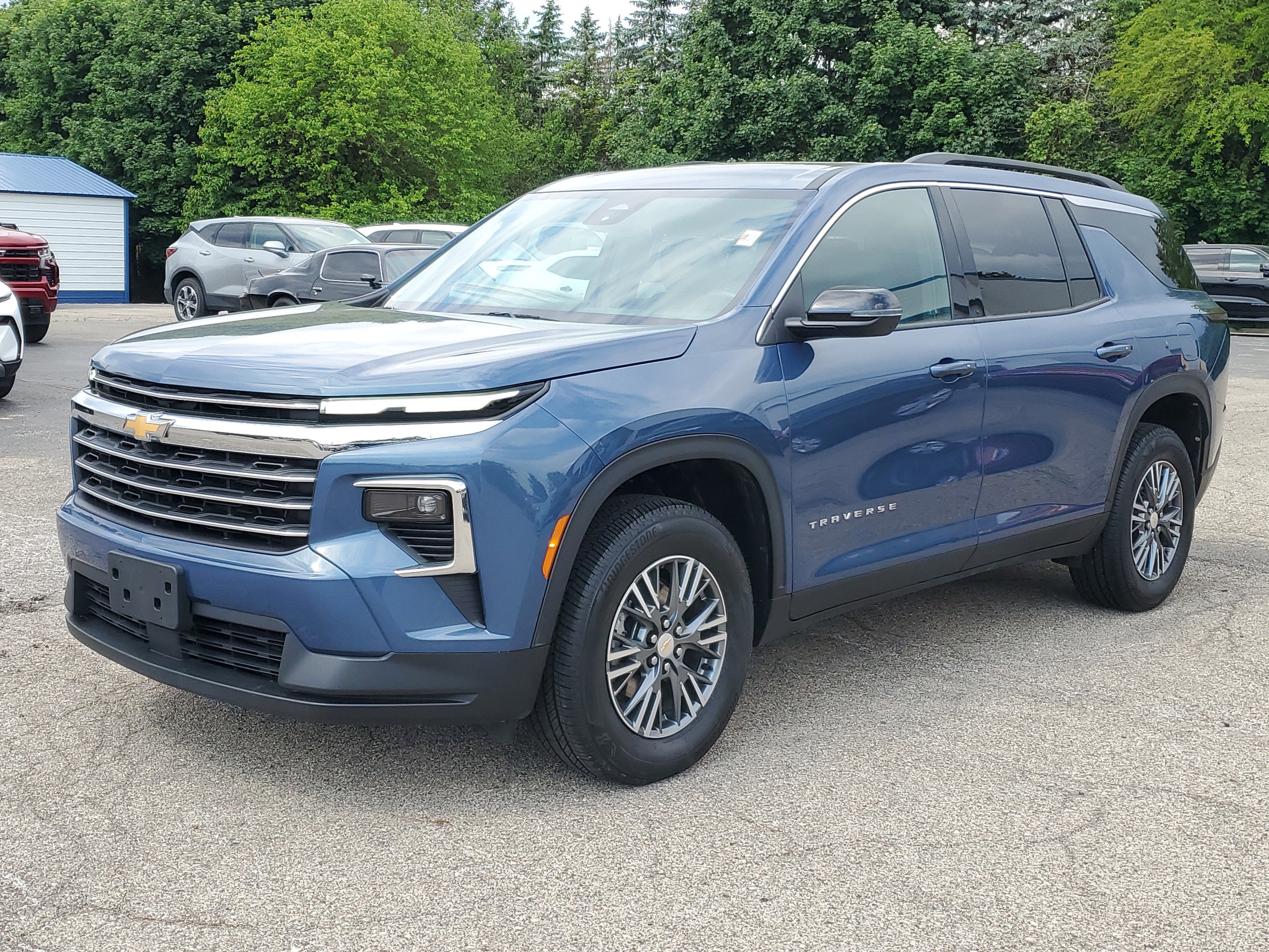 2025 Chevrolet Traverse LT