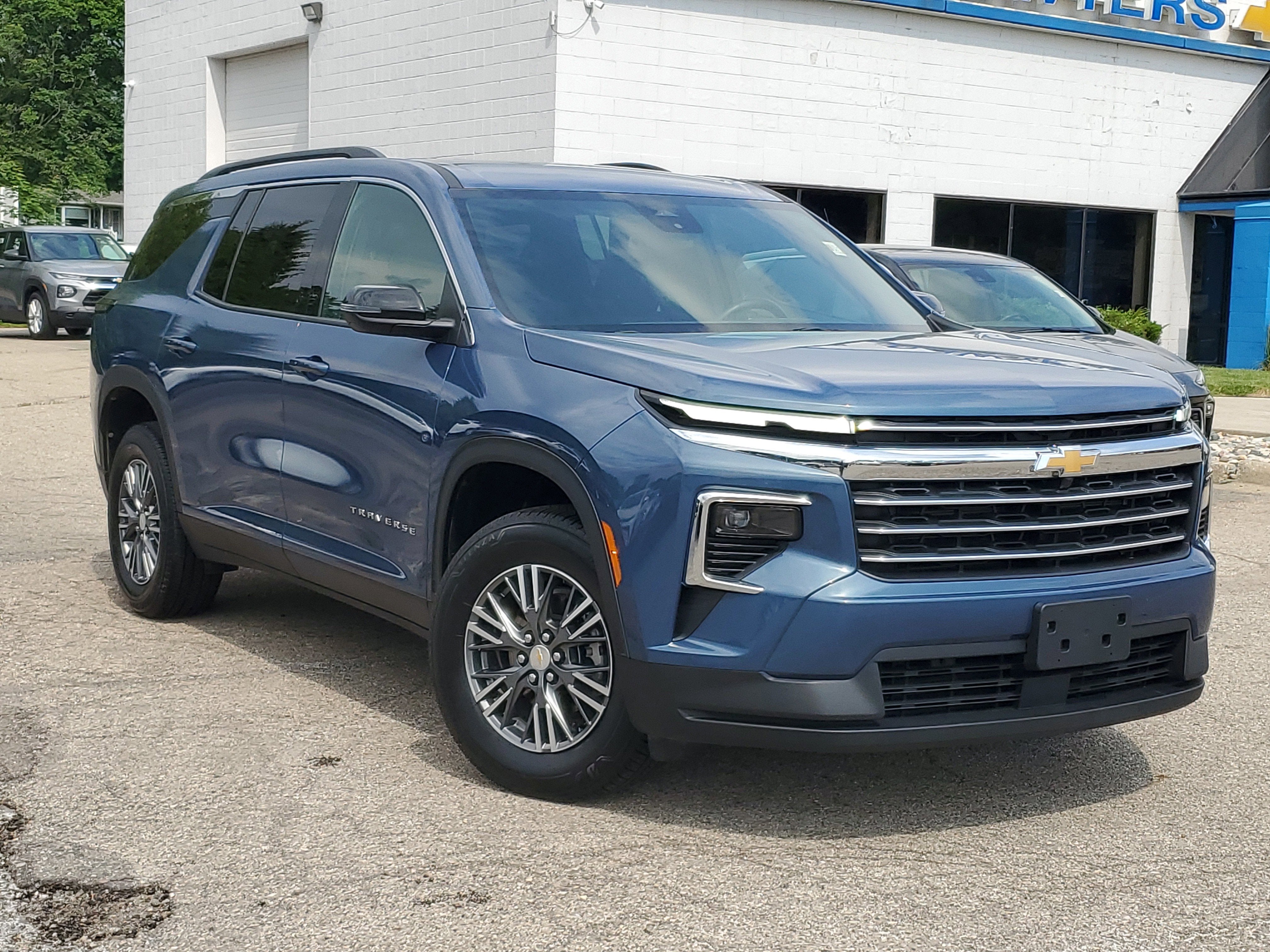 2025 Chevrolet Traverse LT