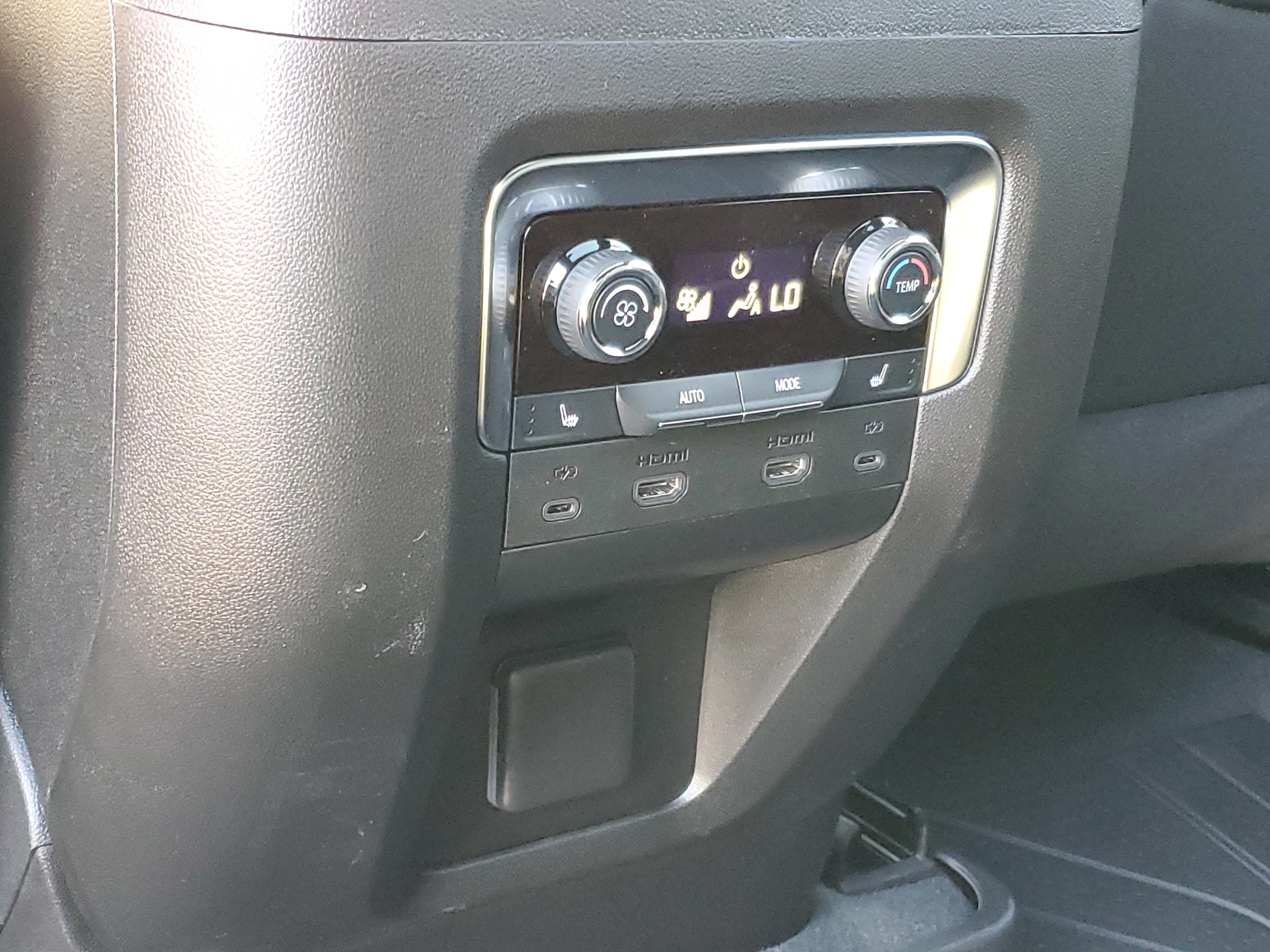 2026 Chevrolet Suburban High Country - Photo 29