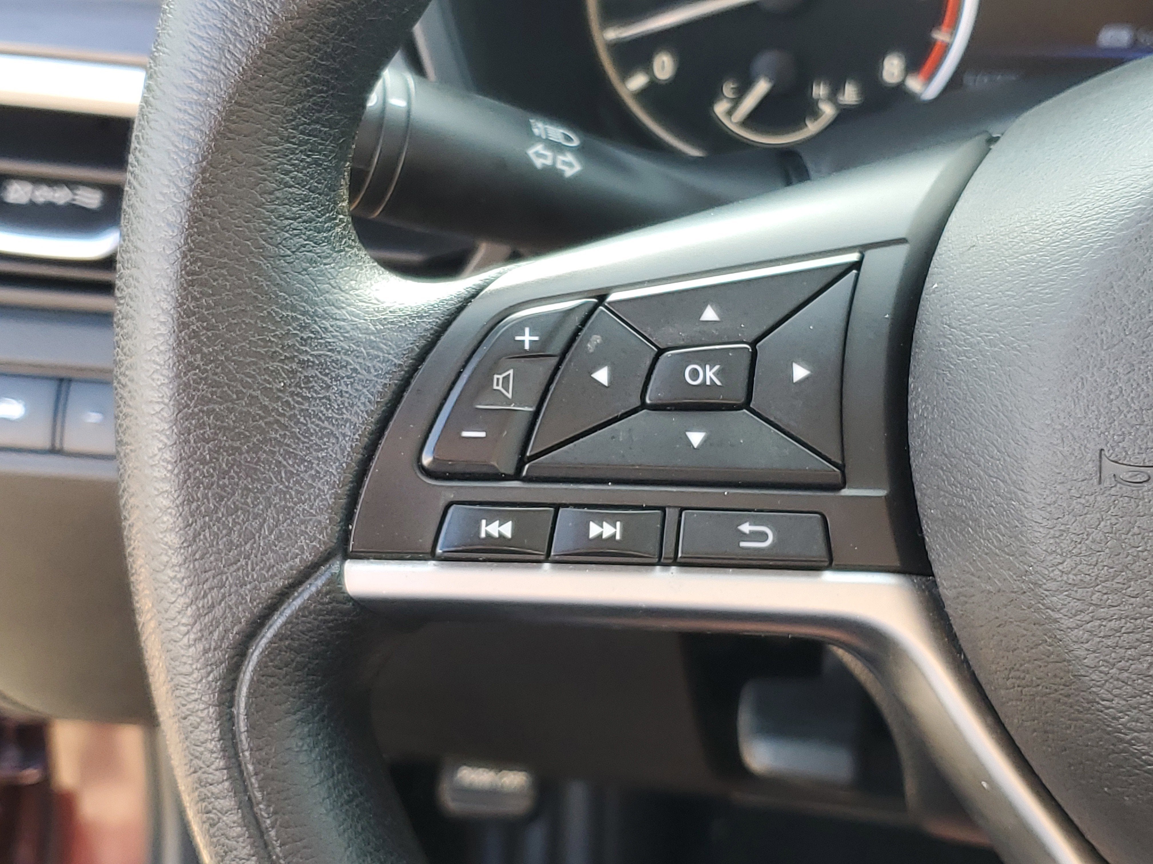 2023 Nissan Altima SV FWD