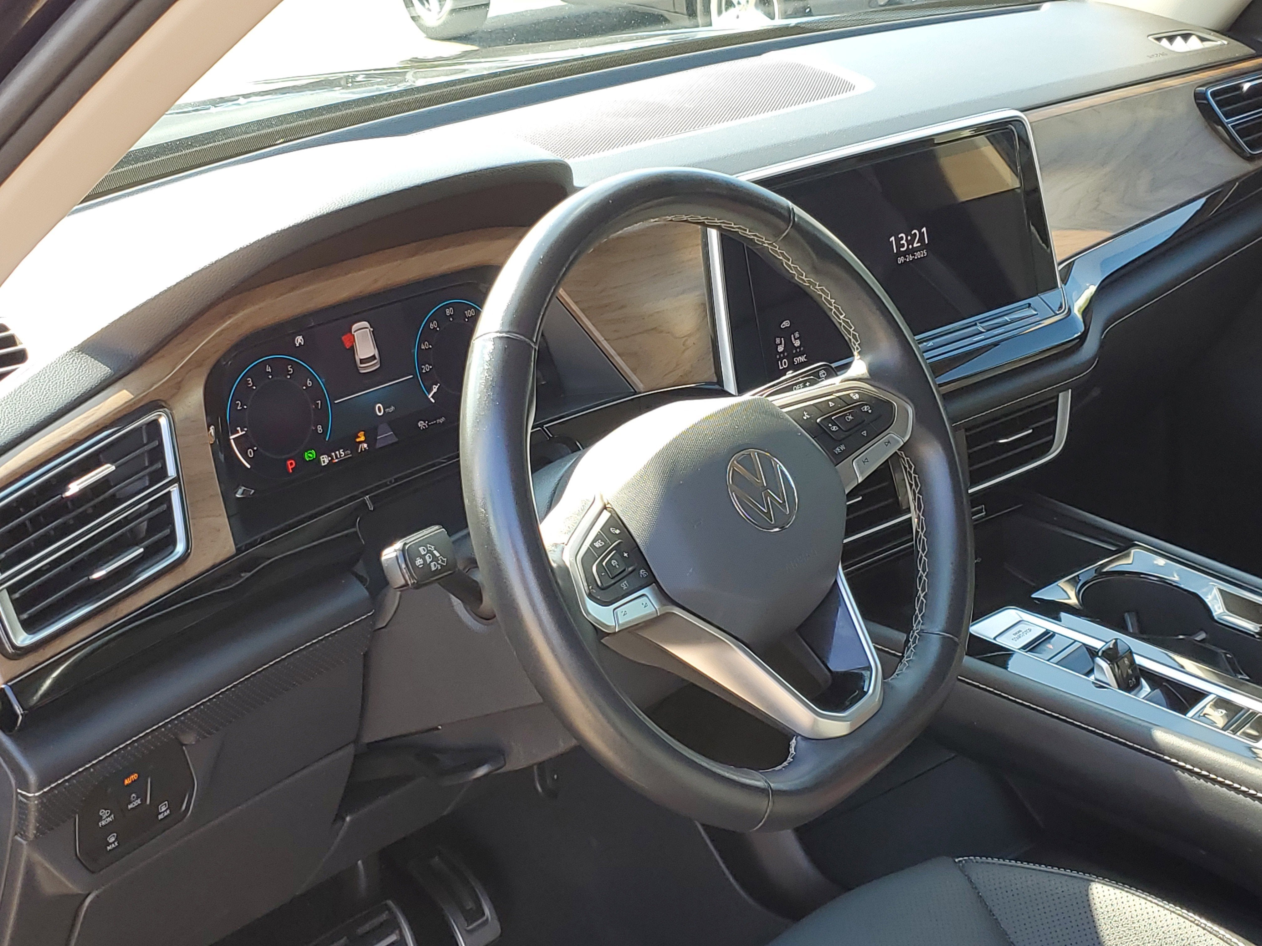 2024 Volkswagen Atlas 2.0T SE w/Technology