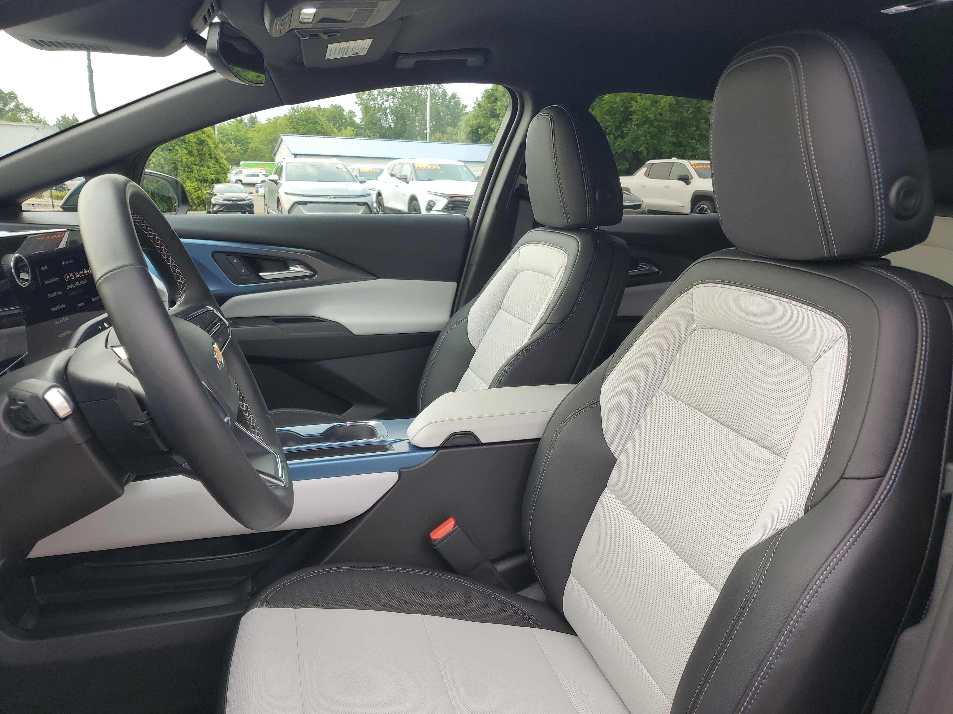 2025 Chevrolet Equinox EV LT