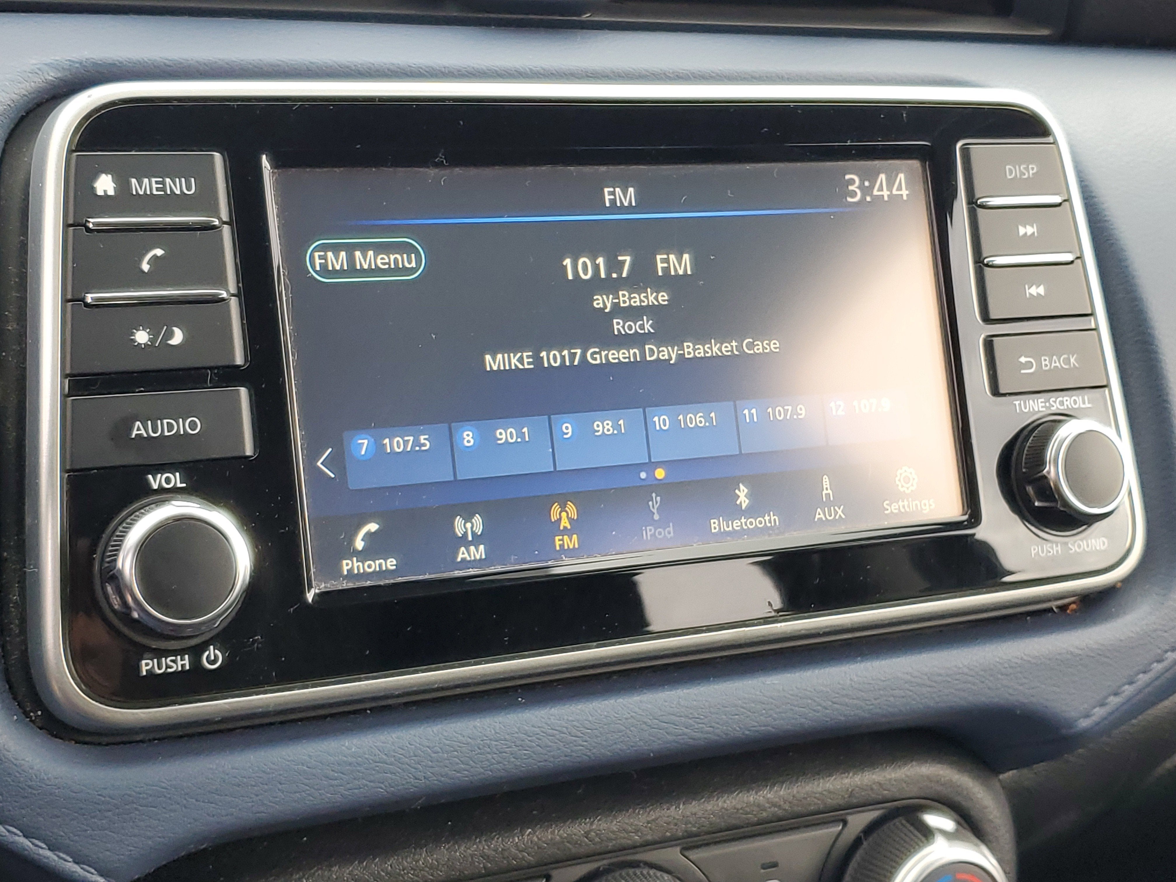 2023 Nissan Versa SV