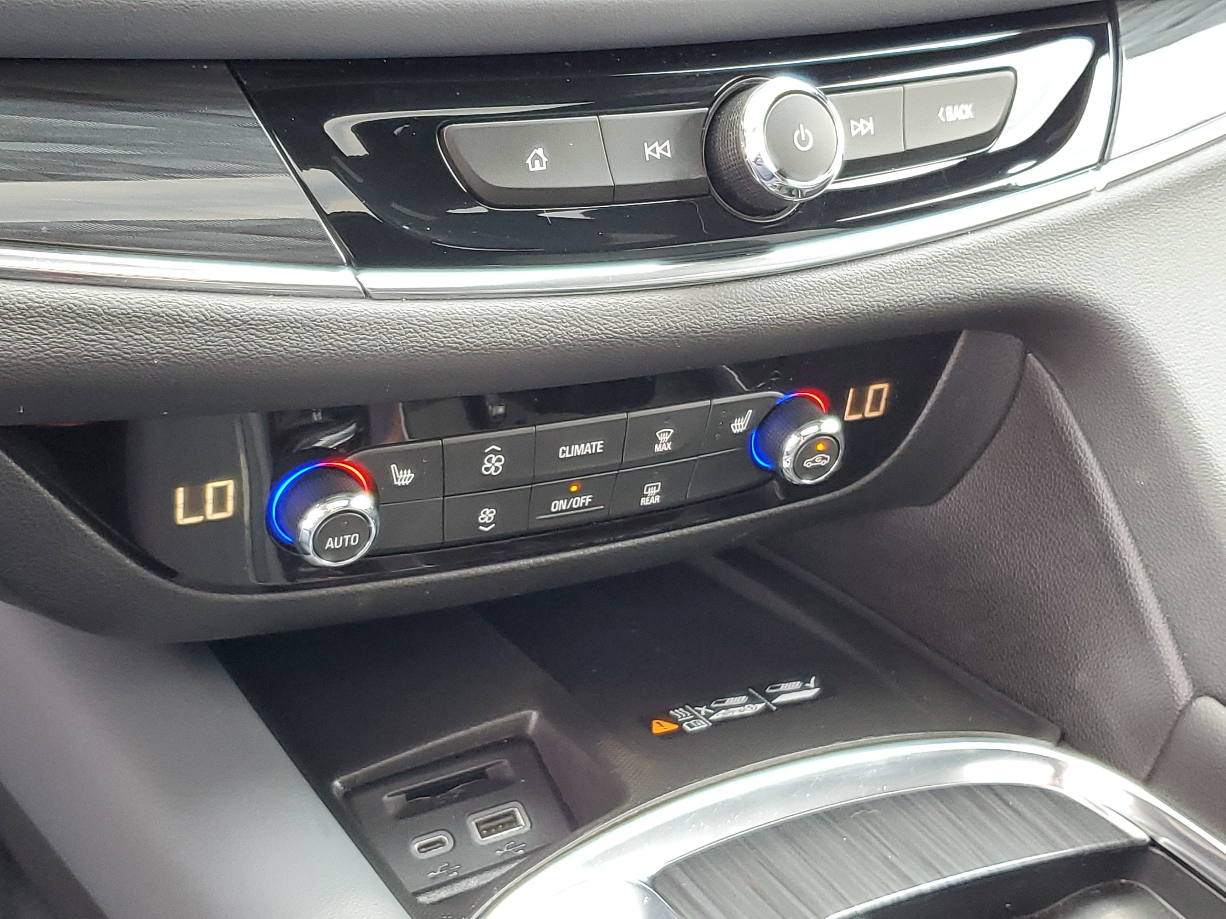 2023 Buick Enclave Essence